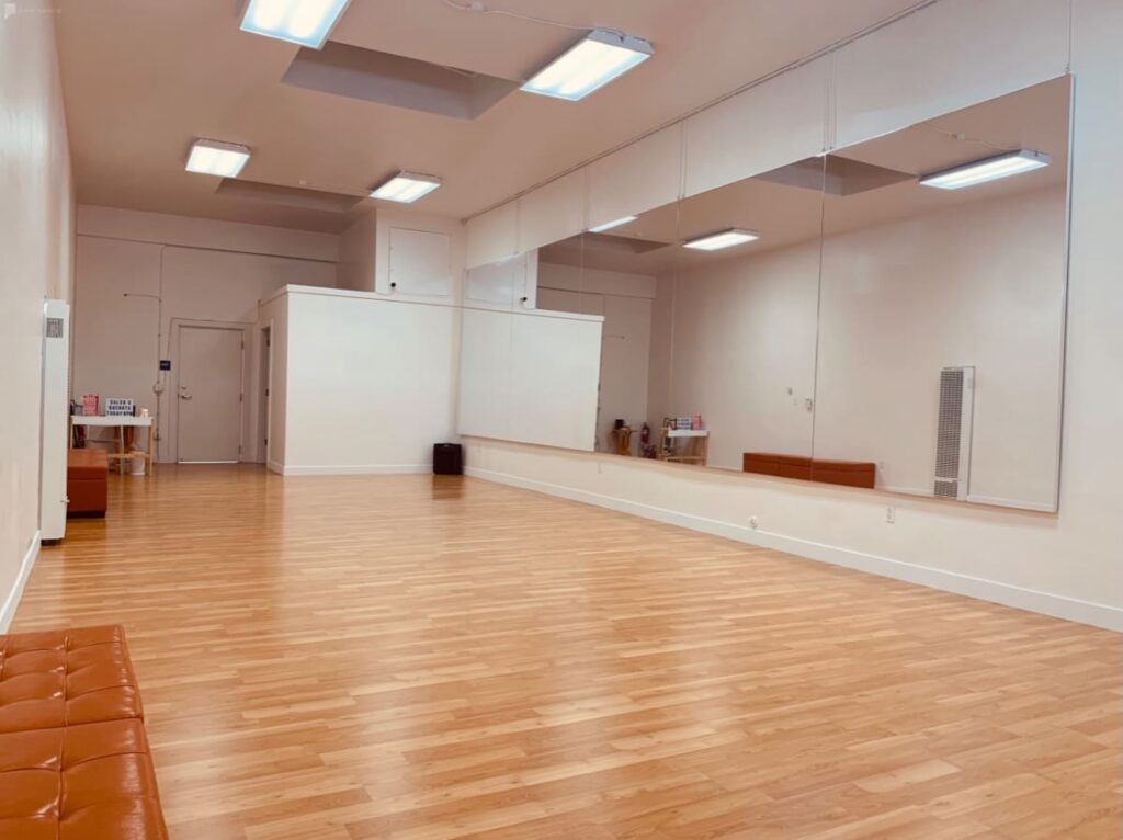 MiniMac Dance Studio